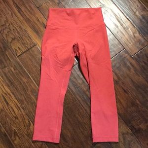 Lululemon Wonder Under Crop Hi-Rise Luon, size 6